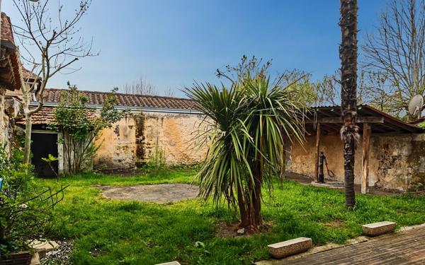 Maison à louer    4 pièces •  Saint-Léon-sur-l'Isle