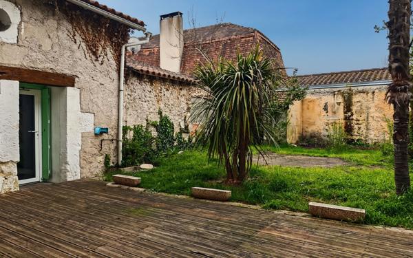 Maison à louer    4 pièces •  Saint-Léon-sur-l'Isle