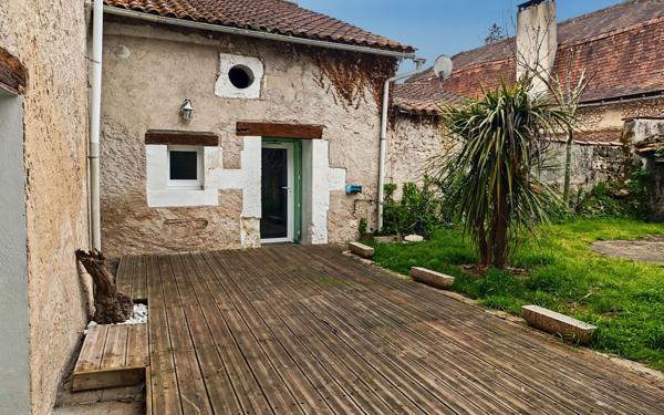 Maison à louer    4 pièces •  Saint-Léon-sur-l'Isle