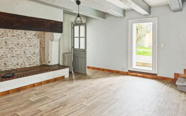 Maison à louer    4 pièces •  Saint-Léon-sur-l'Isle