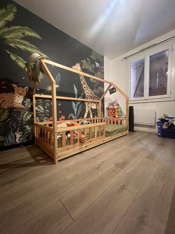 Une maison rénovée avec goût, prête à accueillir vos projets.