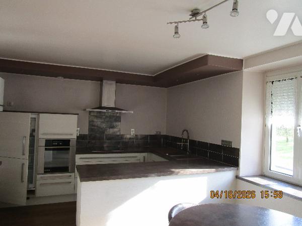 Maison en bon état d'entretien composée composée de 2 appartements avec terrain  attenant de 58 ares