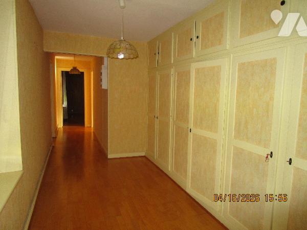 Maison en bon état d'entretien composée composée de 2 appartements avec terrain  attenant de 58 ares