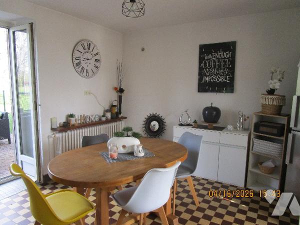 Maison en bon état d'entretien composée composée de 2 appartements avec terrain  attenant de 58 ares
