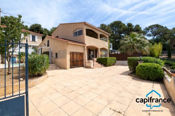 La Seyne sur mer/proche Six fours Villa de 100m2 au calme, piscine, garage, belle vue.