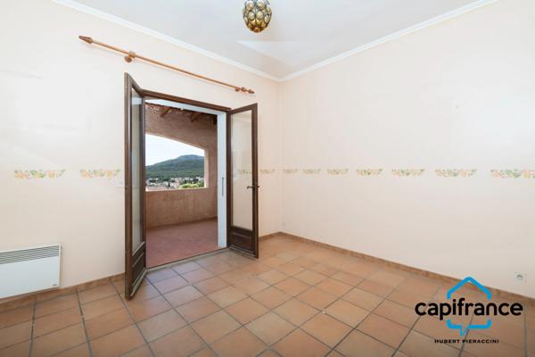 La Seyne sur mer/proche Six fours Villa de 100m2 au calme, piscine, garage, belle vue.