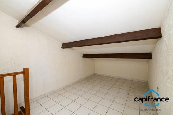 La Seyne sur mer/proche Six fours Villa de 100m2 au calme, piscine, garage, belle vue.
