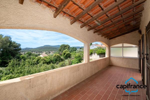 La Seyne sur mer/proche Six fours Villa de 100m2 au calme, piscine, garage, belle vue.
