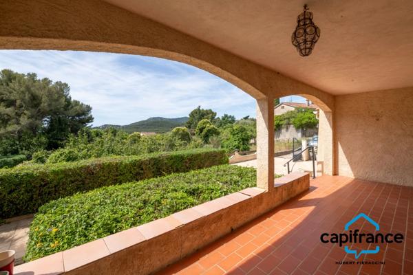 La Seyne sur mer/proche Six fours Villa de 100m2 au calme, piscine, garage, belle vue.