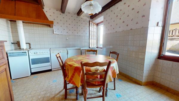 Maison Chilly 5 pièce(s) 114.39 m² Hab (463 m2 au sol).