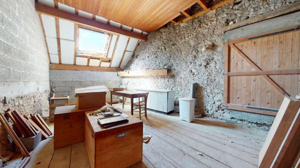 Maison Chilly 5 pièce(s) 114.39 m² Hab (463 m2 au sol).