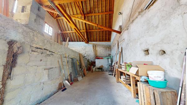 Maison Chilly 5 pièce(s) 114.39 m² Hab (463 m2 au sol).