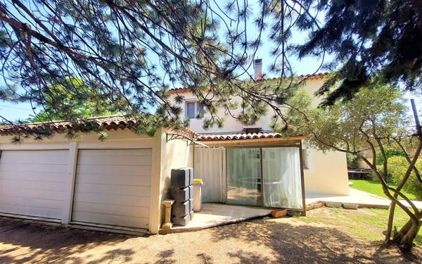 Maison à vendre    9 pièces • 208 m2 Vernègues