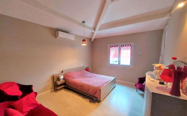 Maison à vendre    9 pièces • 208 m2 Vernègues