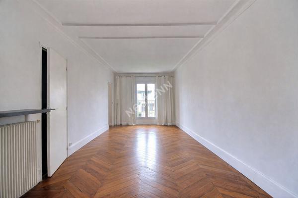 Appartement Paris 2/3 pièces de 47.90 m2 - 2 balcons