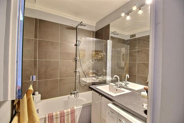 Appartement Paris 2/3 pièces de 47.90 m2 - 2 balcons