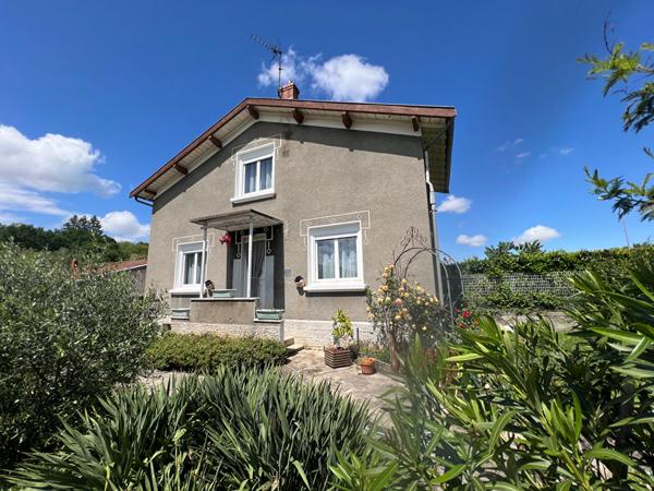 PONT DE CHERUY - Maison 3 pièces -  dépendance - Garage