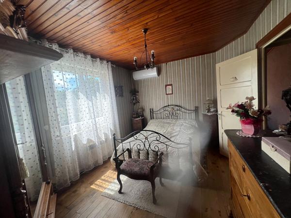 PONT DE CHERUY - Maison 3 pièces -  dépendance - Garage