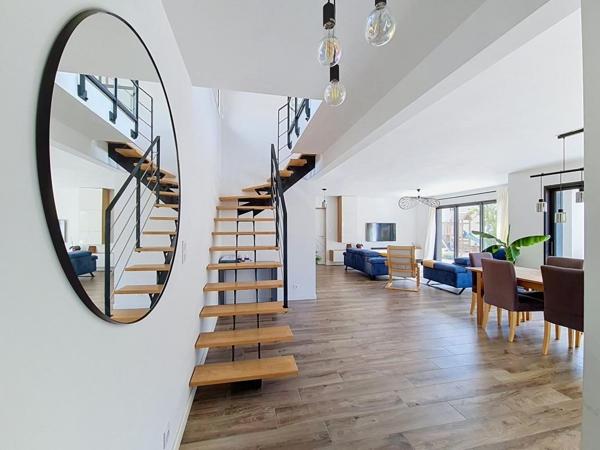 LANESTER : Superbe maison contemporaine située dans un dans quartier recherché