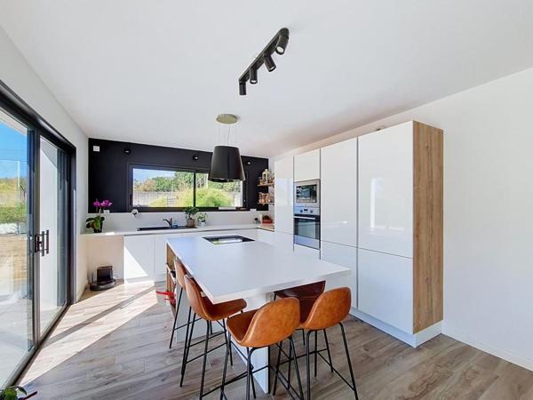 LANESTER : Superbe maison contemporaine située dans un dans quartier recherché