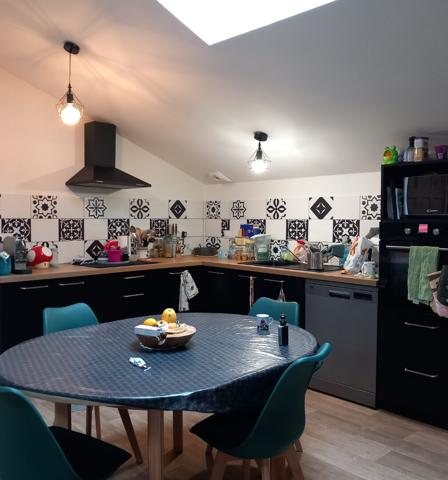 Centre bourg T3 de 79 m² avec cachet, en immeuble sécurisé