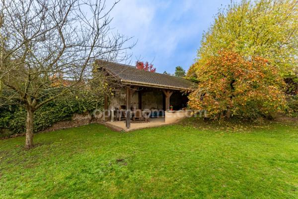 SAINT-PRIX, VAL D’OISE (95) : Propriété de 230 m² habitables (255 m² au sol) - 9 pièces principales - 7 chambres - 3 garages – Piscine – Préau – Abri de jardin - Cave – Parcelle de 1 656 m²