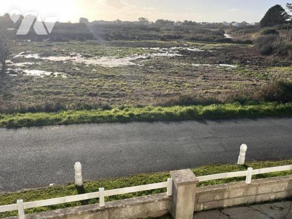 A 300 m de la plage et à 600 m du port de Kérity