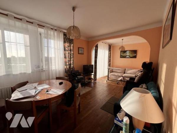 A 300 m de la plage et à 600 m du port de Kérity