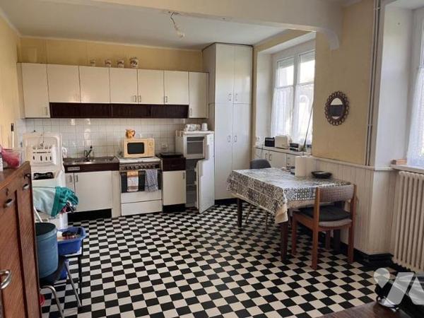 A 300 m de la plage et à 600 m du port de Kérity