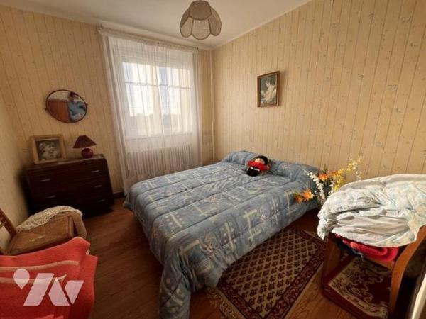 A 300 m de la plage et à 600 m du port de Kérity