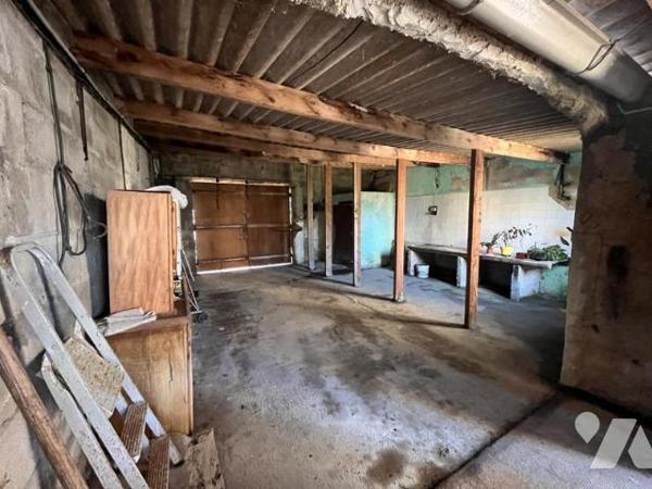 A 300 m de la plage et à 600 m du port de Kérity