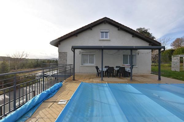 Maison familiale 140 m² avec piscine – Cadre verdoyant et vue dégagée LA CHAPELLE D'AUREC (43)