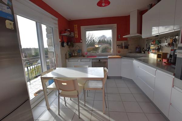Maison familiale 140 m² avec piscine – Cadre verdoyant et vue dégagée LA CHAPELLE D'AUREC (43)