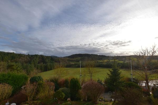 Maison familiale 140 m² avec piscine – Cadre verdoyant et vue dégagée LA CHAPELLE D'AUREC (43)