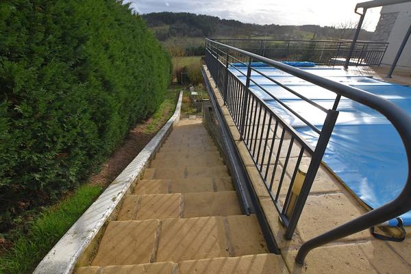 Maison familiale 140 m² avec piscine – Cadre verdoyant et vue dégagée LA CHAPELLE D'AUREC (43)