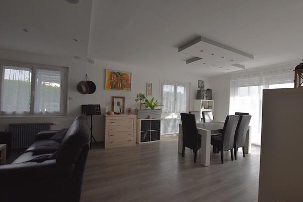 Maison familiale 140 m² avec piscine – Cadre verdoyant et vue dégagée LA CHAPELLE D'AUREC (43)