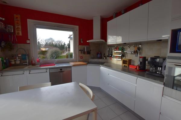 Maison familiale 140 m² avec piscine – Cadre verdoyant et vue dégagée LA CHAPELLE D'AUREC (43)