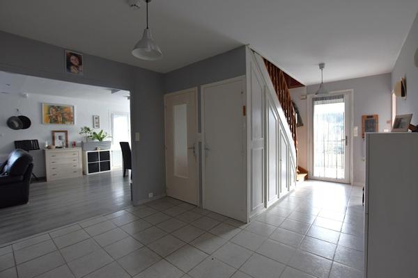Maison familiale 140 m² avec piscine – Cadre verdoyant et vue dégagée LA CHAPELLE D'AUREC (43)
