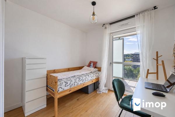 4 PIÈCES – 3 CHAMBRES – TERRASSE DE 45 M² – 2 PARKINGS