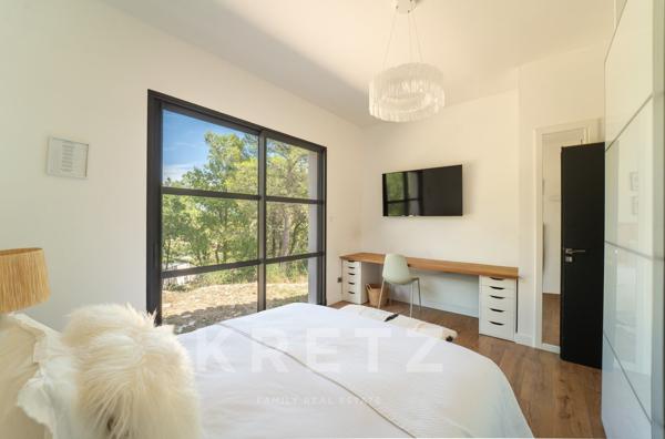 PROCHE AIX-EN-PROVENCE I VILLA CONTEMPORAINE DE PLAIN-PIED AU FORT POTENTIEL