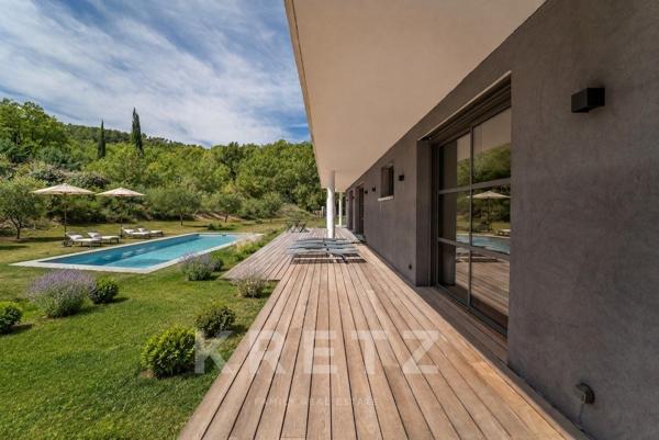 PROCHE AIX-EN-PROVENCE I VILLA CONTEMPORAINE DE PLAIN-PIED AU FORT POTENTIEL
