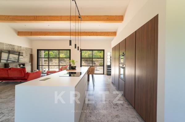 PROCHE AIX-EN-PROVENCE I VILLA CONTEMPORAINE DE PLAIN-PIED AU FORT POTENTIEL
