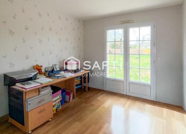 Plain-pied familial, 4 chambres, au calme, piscine