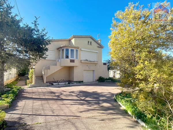 A vendre maison T5 Marseille 13014 St Marthe terrain de 1800m² garage