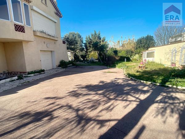 A vendre maison T5 Marseille 13014 St Marthe terrain de 1800m² garage