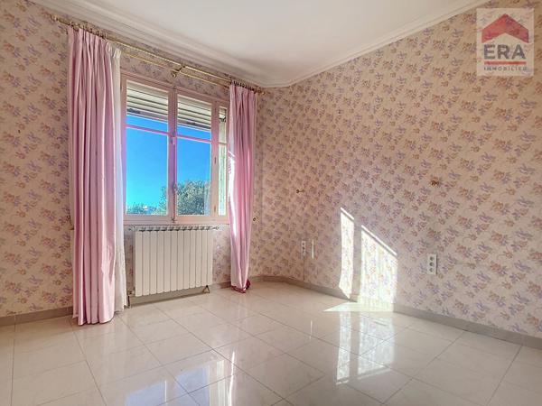 A vendre maison T5 Marseille 13014 St Marthe terrain de 1800m² garage