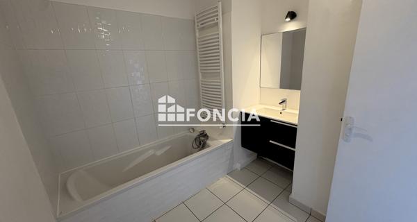 Location Appartement 3 pièces 67.75 m² - Vaulx-en-velin 69120