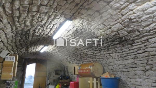 IMMEUBLE EN PIERRES DE TAILLE