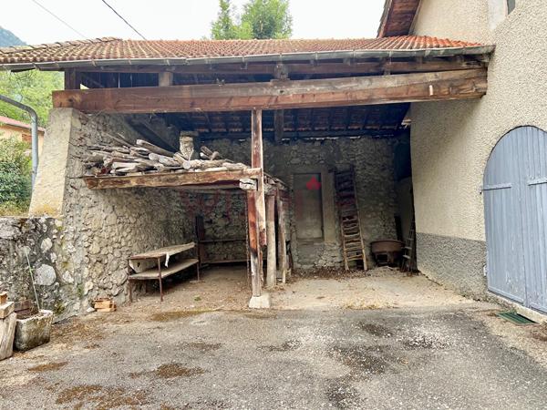 BATISSE ANCIENNE A RENOVER , St ismier BATISSE ANCIENNE A RENOVER , St ismier