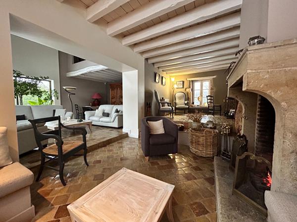 Maison Charnay Les Macon 5 pièce(s) 195m2